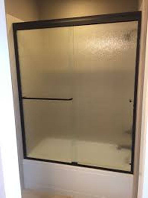 5 Old School Glass Shower Door Designs That Look Good With
